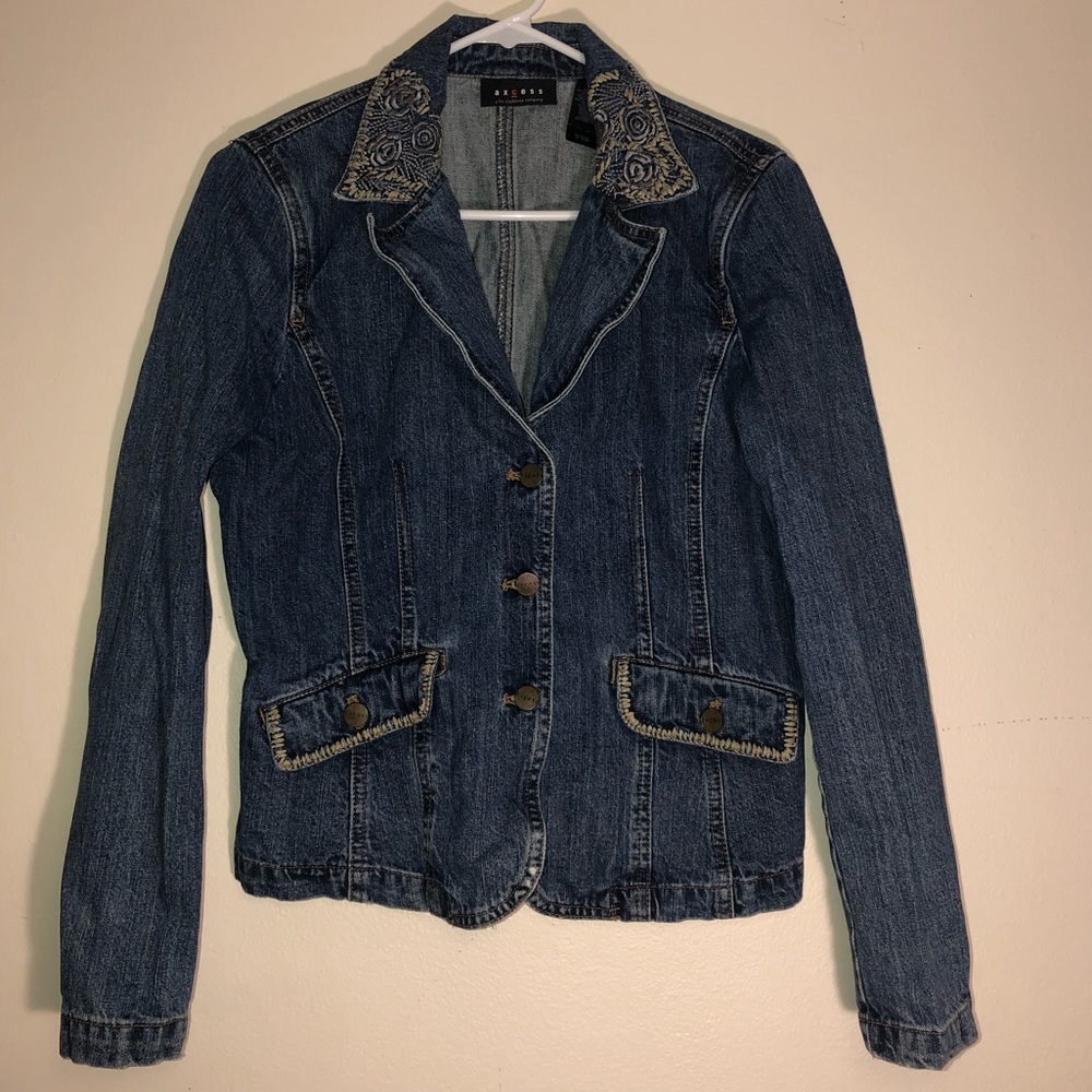 Axcess Denim Embroided Women’s Blue Jean Jacket Size 12